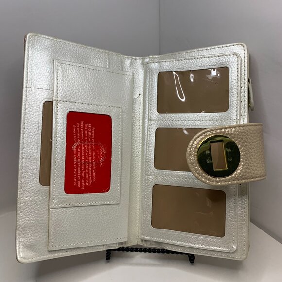 BUXTON Light Pink with Gold lock, Credit card holder. Lots of pockets. - Picture 4 of 6